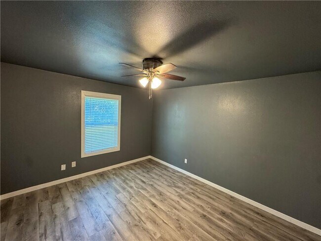 Building Photo - 70 N Hunter St