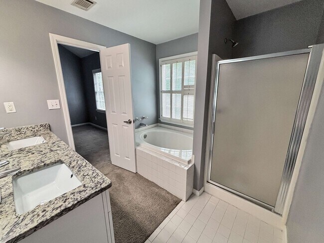 Building Photo - Beautiful and Comfortable Home in Mableton!