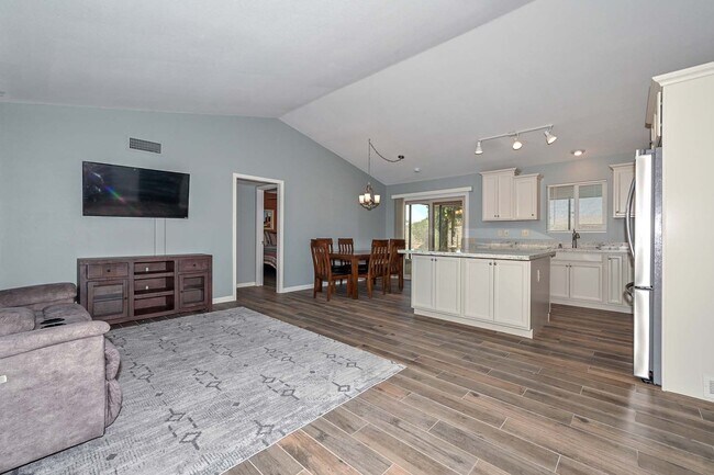 Building Photo - 14227 W Yosemite Dr