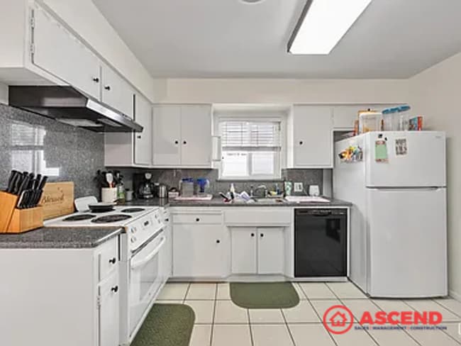 Building Photo - Pet-Friendly 3 Bed, 2 Bath Near Bakersfiel...
