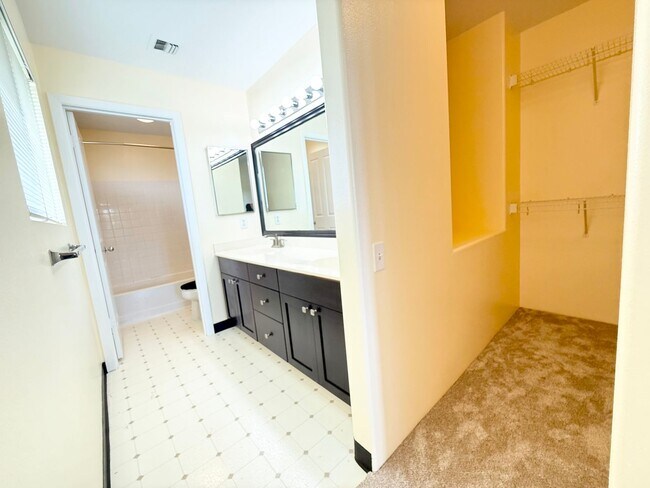 Building Photo - Spacious 4BR Home in Ewa by Gentry – Elect...
