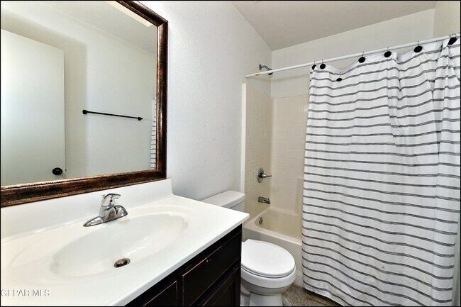 Building Photo - 872 Colbert Shapleigh Pl
