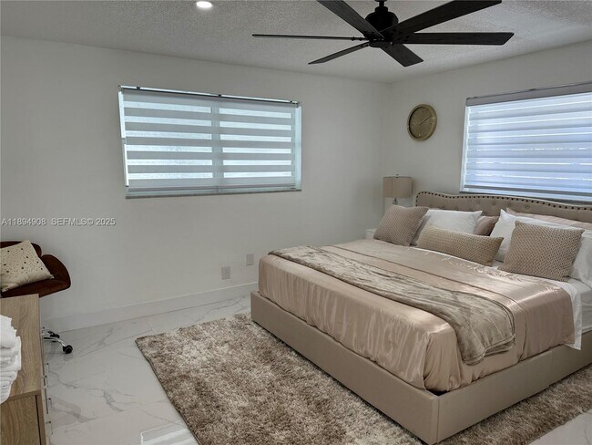 Building Photo - 4531 SW 42nd Terrace