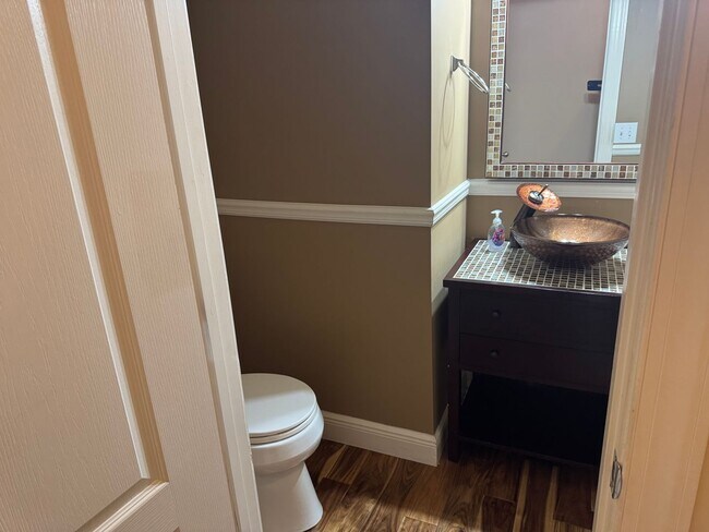 Building Photo - Great 4BR home near Brentwood