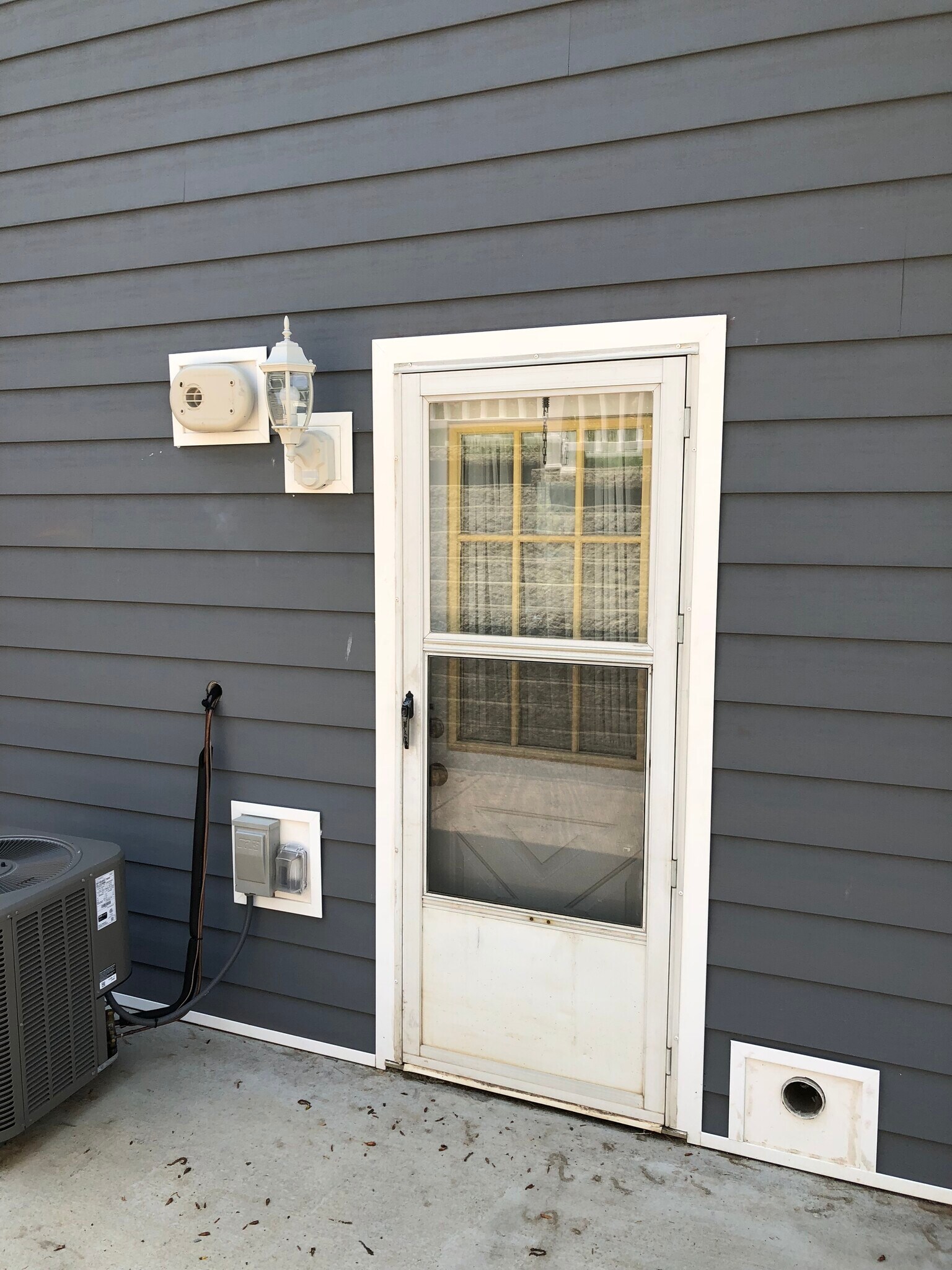 This townhome has both a front and back entrance for great accessibility. - 441 West Virginia Ave.