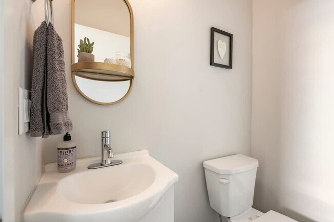 Building Photo - 5177 NE 14th Pl