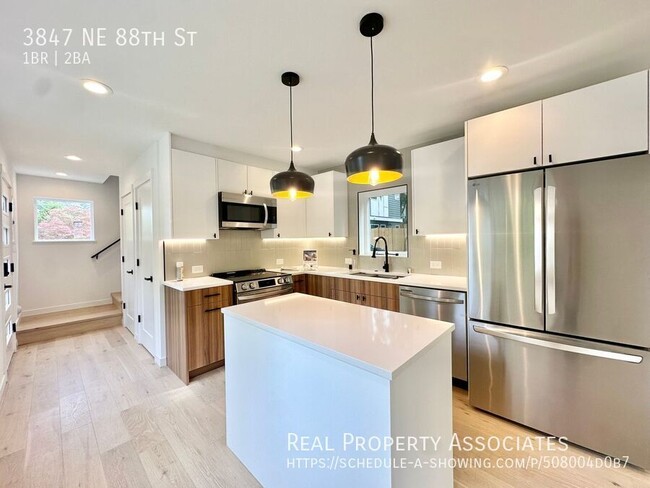 Building Photo - 3847 NE 88th St