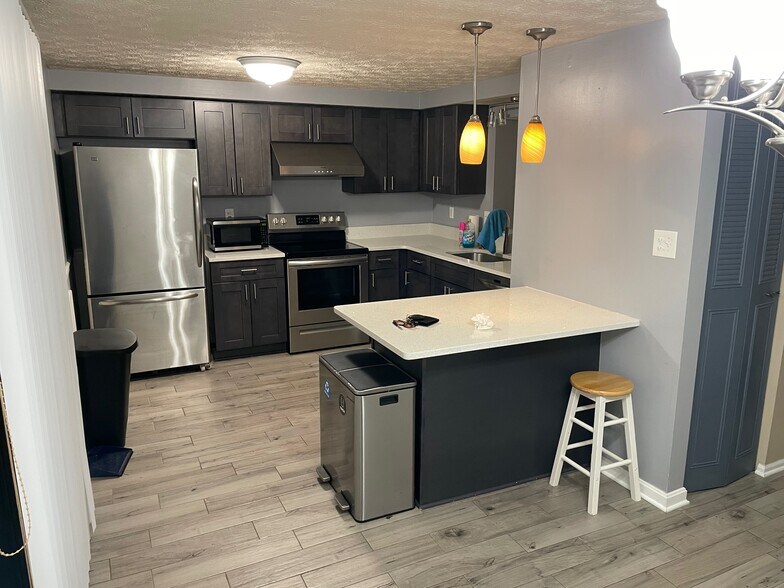 Building Photo - 8371 Silver Trumpet Dr