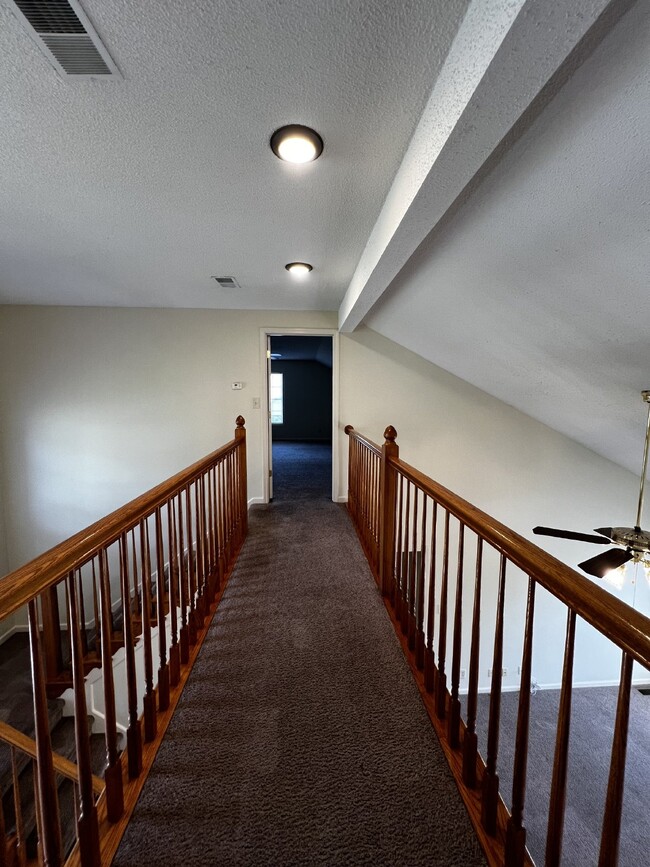 Building Photo - Charming 3 Bed, 2.5 Bath Home in Clarksvil...