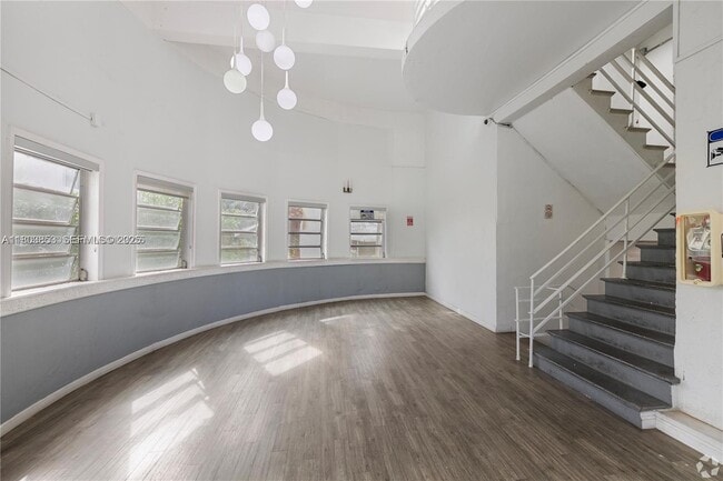 Building Photo - 420 78th St