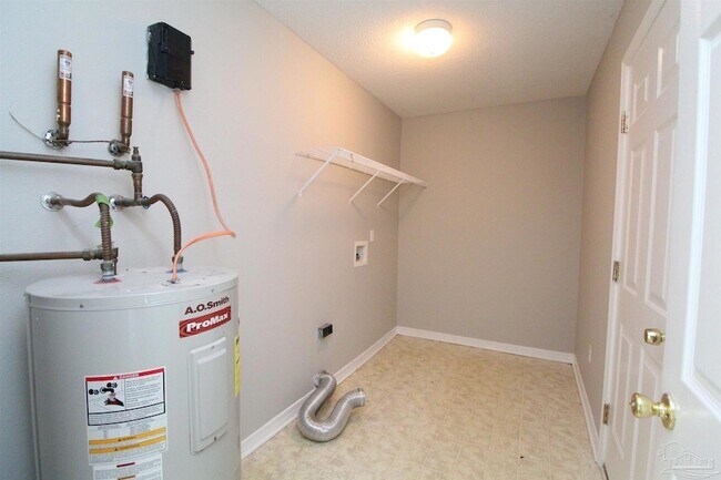 Building Photo - 6517 Handy Dr