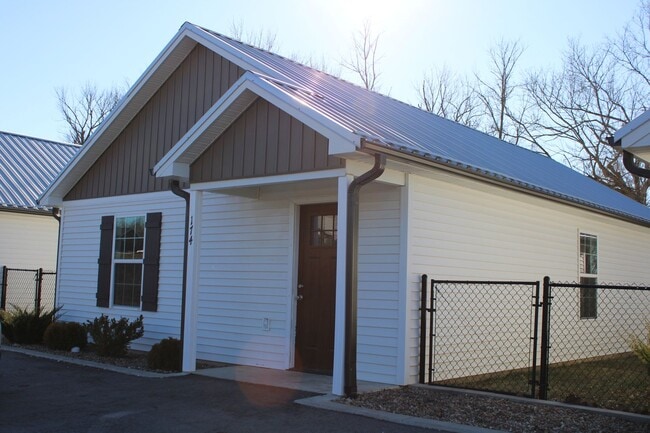 Building Photo - House for Rent – $1,400/month