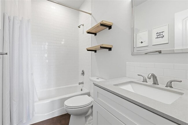 Building Photo - 10412 Parkwood Dr