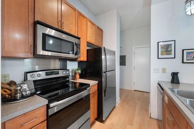 Building Photo - 215 7th St NE
