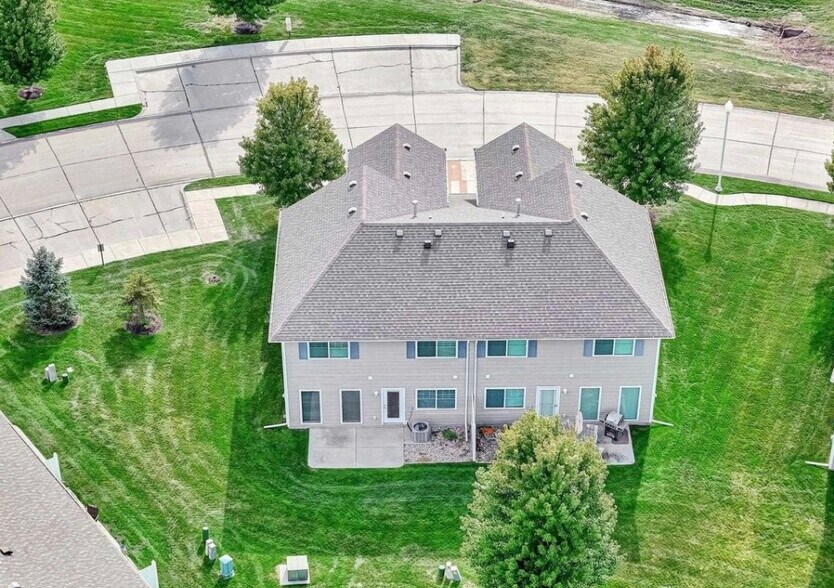 Building Photo - 6204 Oakley St