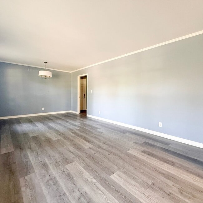 Building Photo - Updated 3-Bedroom with Bonus Room, Deck & Screened-In Porch