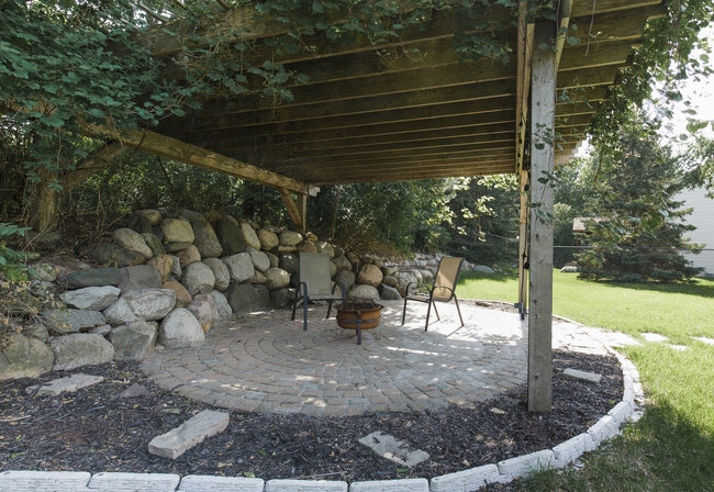 Building Photo - 22075 Red Oak Dr