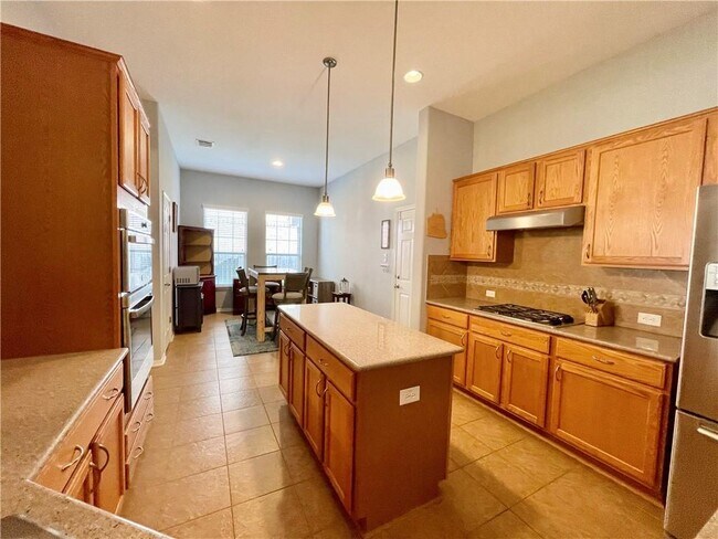 Building Photo - 501 King Eider Ln