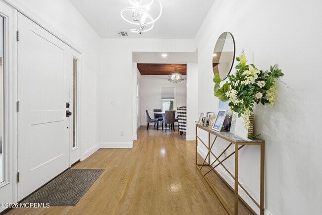 Building Photo - 505 Laurel Ave