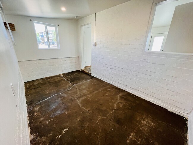 Building Photo - Adorable Studio Cabin near Joshua Tree Town Center