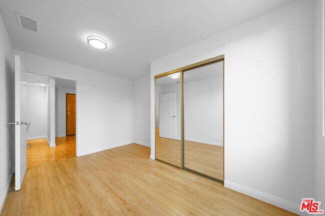 Building Photo - 1601 N Fuller Ave
