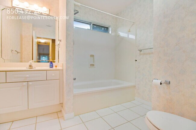 Building Photo - 366 Bay Tree Dr