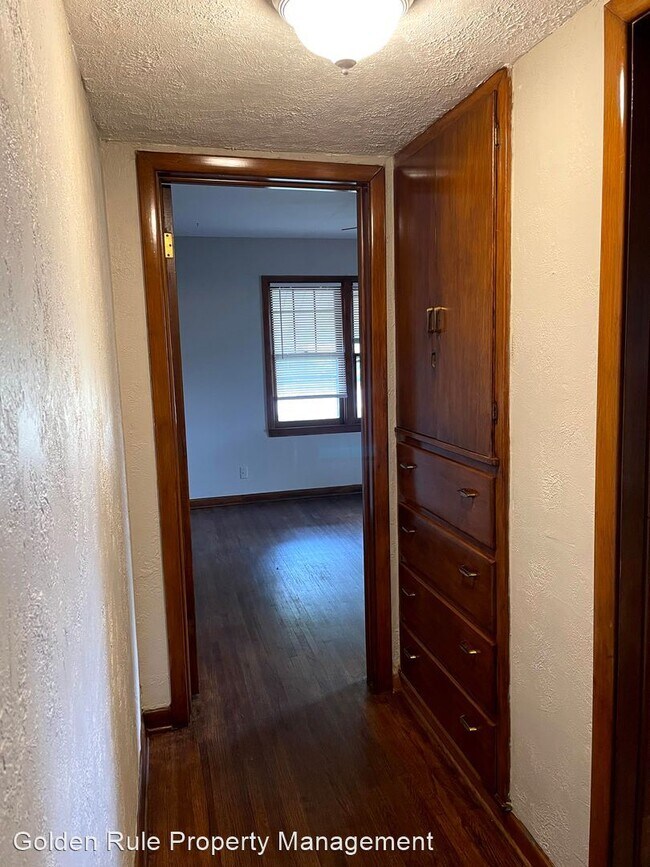 Building Photo - 3 br, 2 bath House - 120 E Ave F