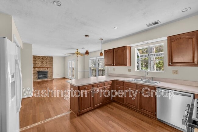 Building Photo - 5602 Grouper Ct