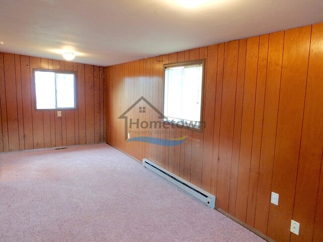 Building Photo - Cozy 2 Bed 1 Bath Home w/Garage & Indoor S...