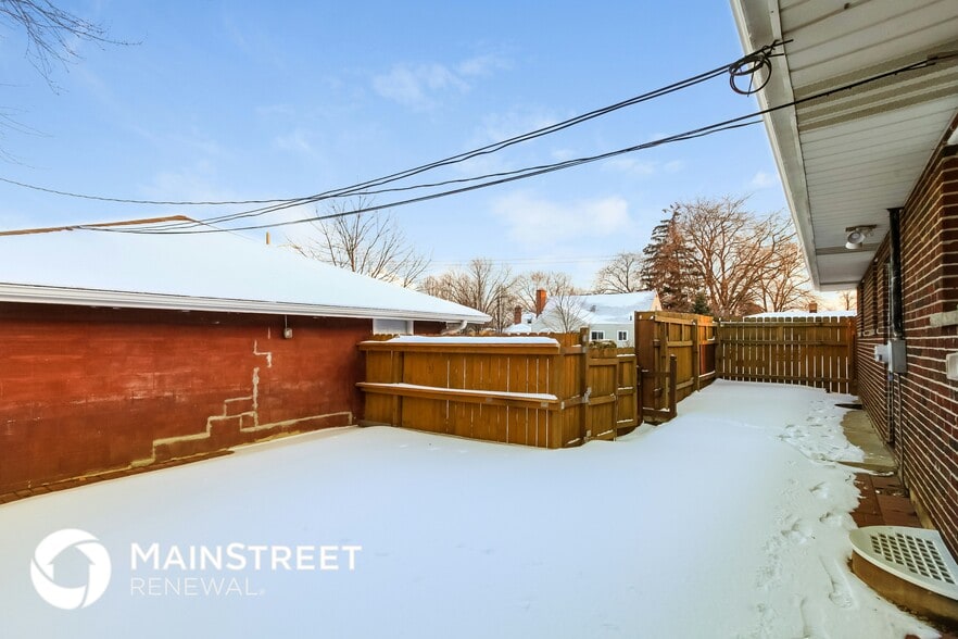 Building Photo - 614 S Sylvan Ave