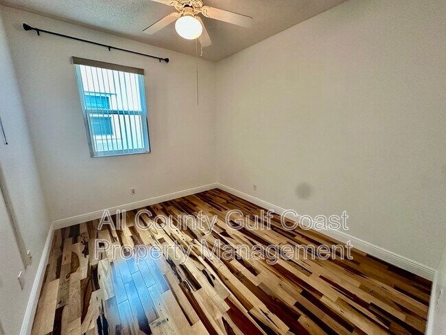 Building Photo - 419 Mayfair Dr