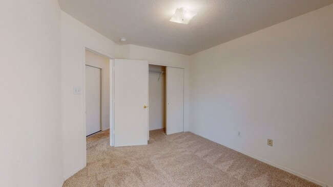 Building Photo - Lovely 3 bedroom home in convenient location.