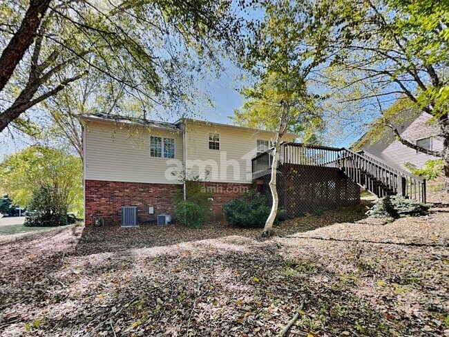 Building Photo - 1703 Hunterwoods Dr