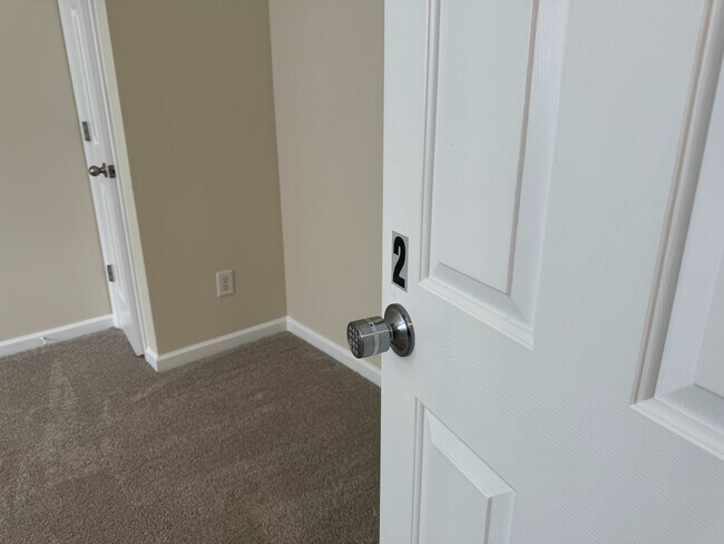 Building Photo - Room in Townhome on Averette Hill Dr