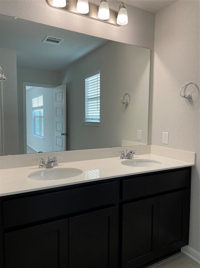 Building Photo - 125 Old Stage Coach Rd