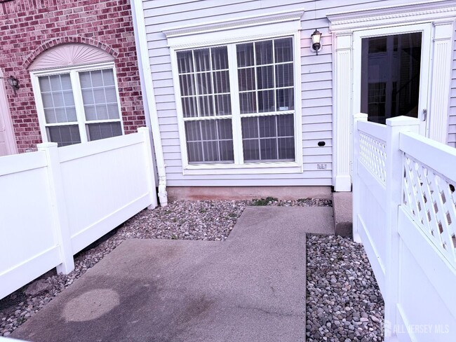 Building Photo - 207 Darwin Ln