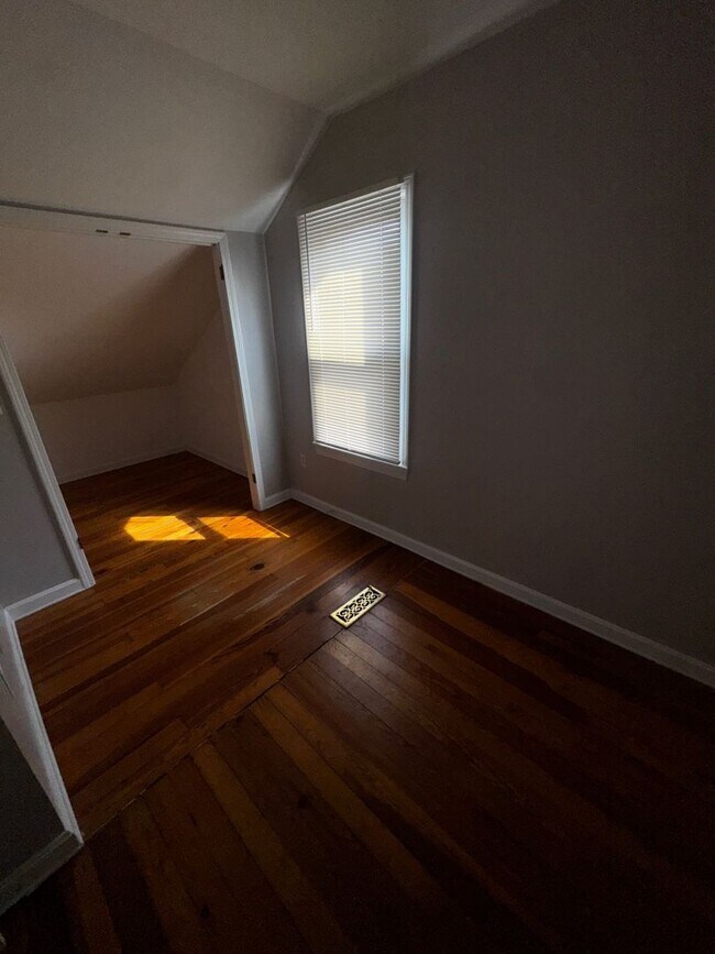 Building Photo - 5103 Gifford Ave