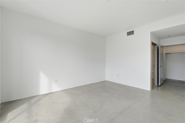 Building Photo - 285 W 6th St