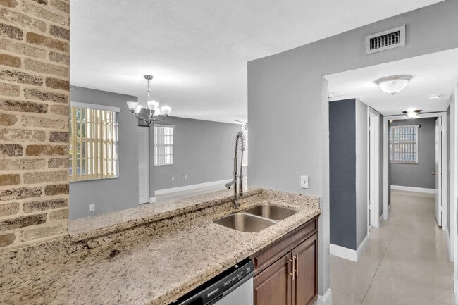 Building Photo - 2803 N Oakland Forest Dr