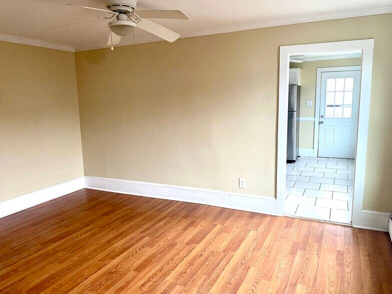 Building Photo - 19 Center St