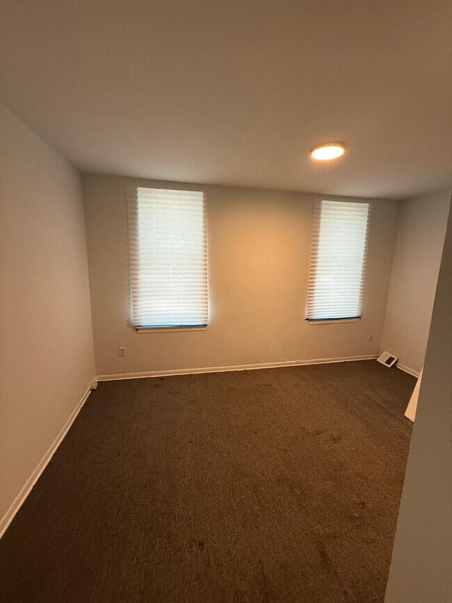 Building Photo - 420 N Wilton St