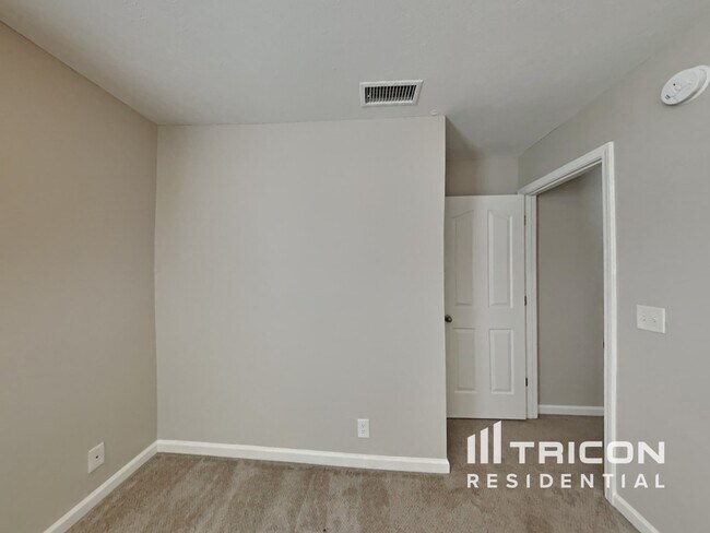 Building Photo - 820 Chickamauga Dr