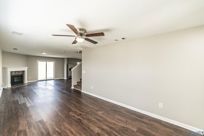 Building Photo - 217 Whitestone Dr NE