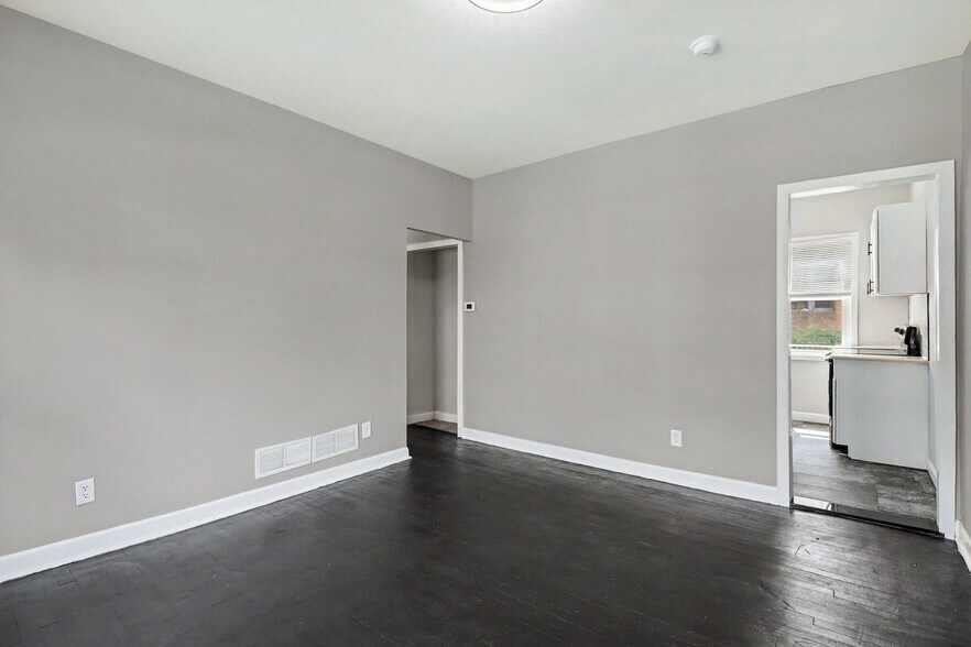Building Photo - 2731 Elmhurst St