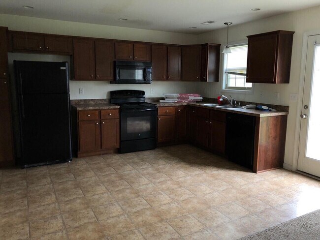 Building Photo - 337 Oxford Cir