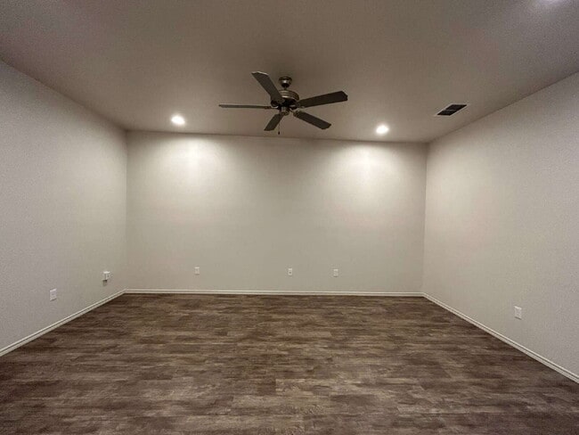 Building Photo - Beautiful Home Located In Stonewood Division & Minutes From Elementary!