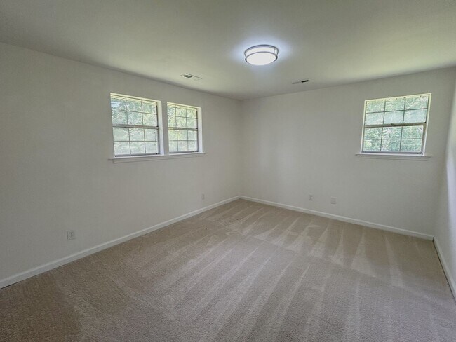 Building Photo - Now Leasing – Fully Renovated Home in Gunt...