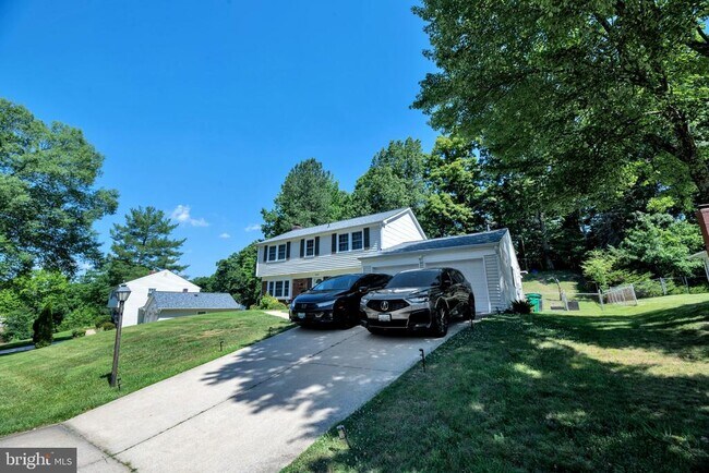 Building Photo - 8812 Churchfield Ln