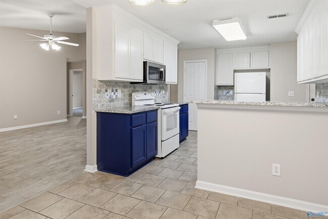 Building Photo - 126 Champions Green Dr