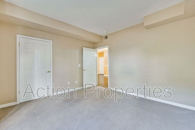 Building Photo - 2255 Showers Dr